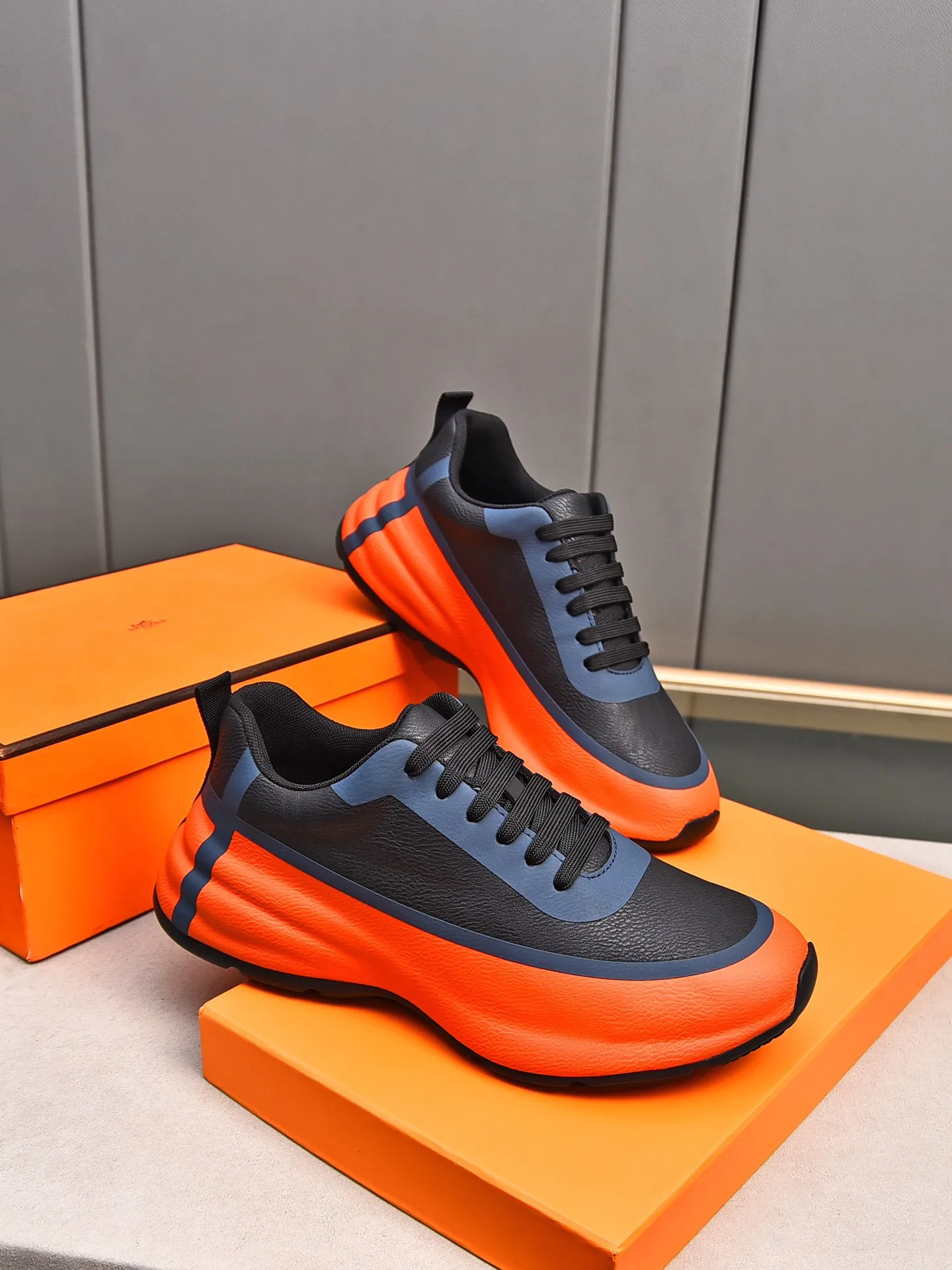 Men's shoes 💰560 [Hermes] New sports shoes Hermès are the most comfortable shoes, no one else⃣️, very light on the feet and very good-looking, you will not feel tired when you go shopping and running around 👍 Very light and comfortable, extremely light, suitable for both sports and leisure, and feel great when stepping on them! It’s up to you to choose, there’s always what you want~ ✔️Material: imported first-layer cowhide ✔️Inner lining: breathable mesh ✔️Outsole: genuine leather bottom ✔️Size: Men’s 38-44 (45 custom-made)